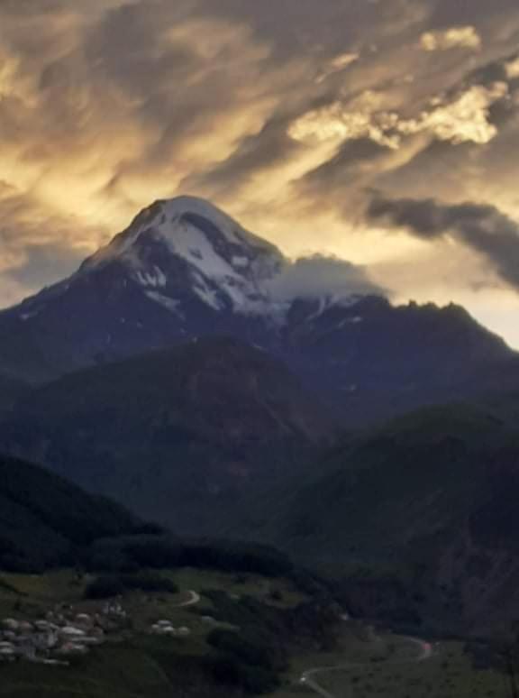 Bana Hotel Kazbegi Ngoại thất bức ảnh